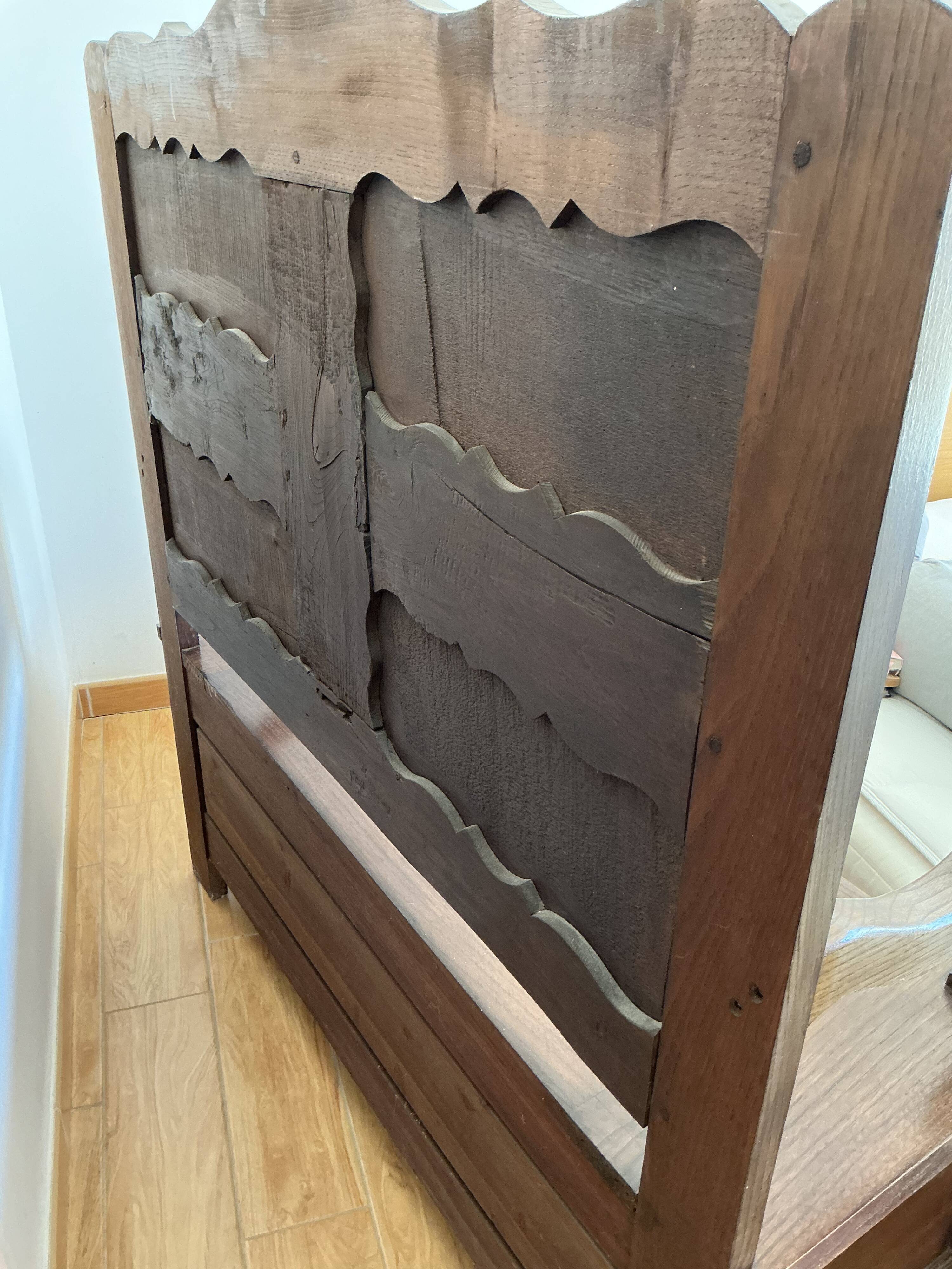 Bench / antique oak chest, closed Breton bed panels - North Finistère