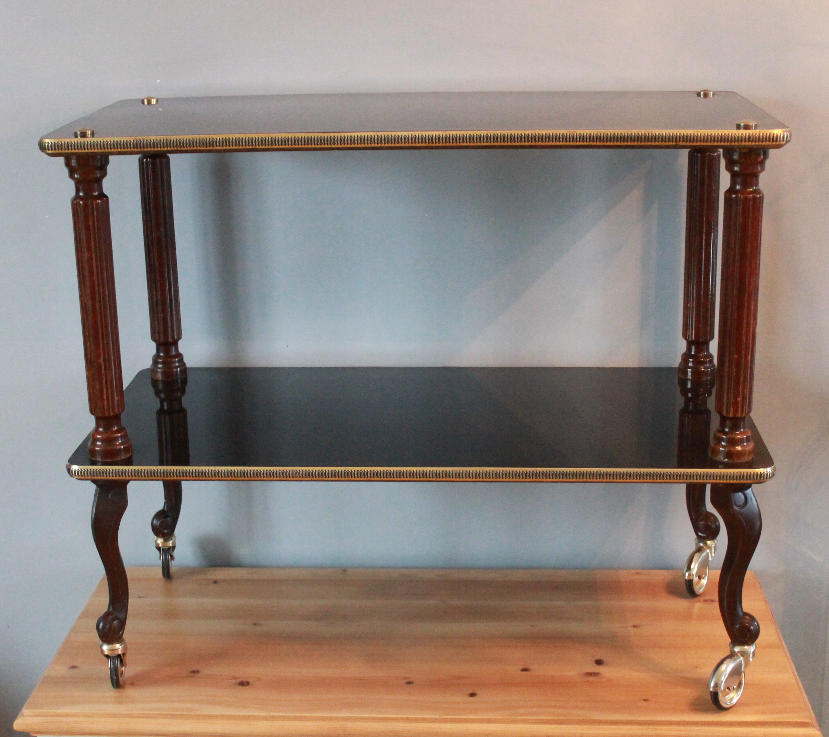 Table d'appoint vernie 2 niveaux 1960