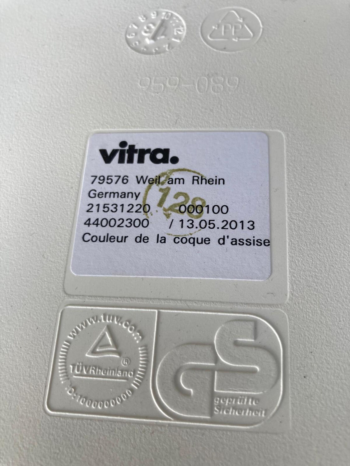 6 white DSW chairs by Vitra