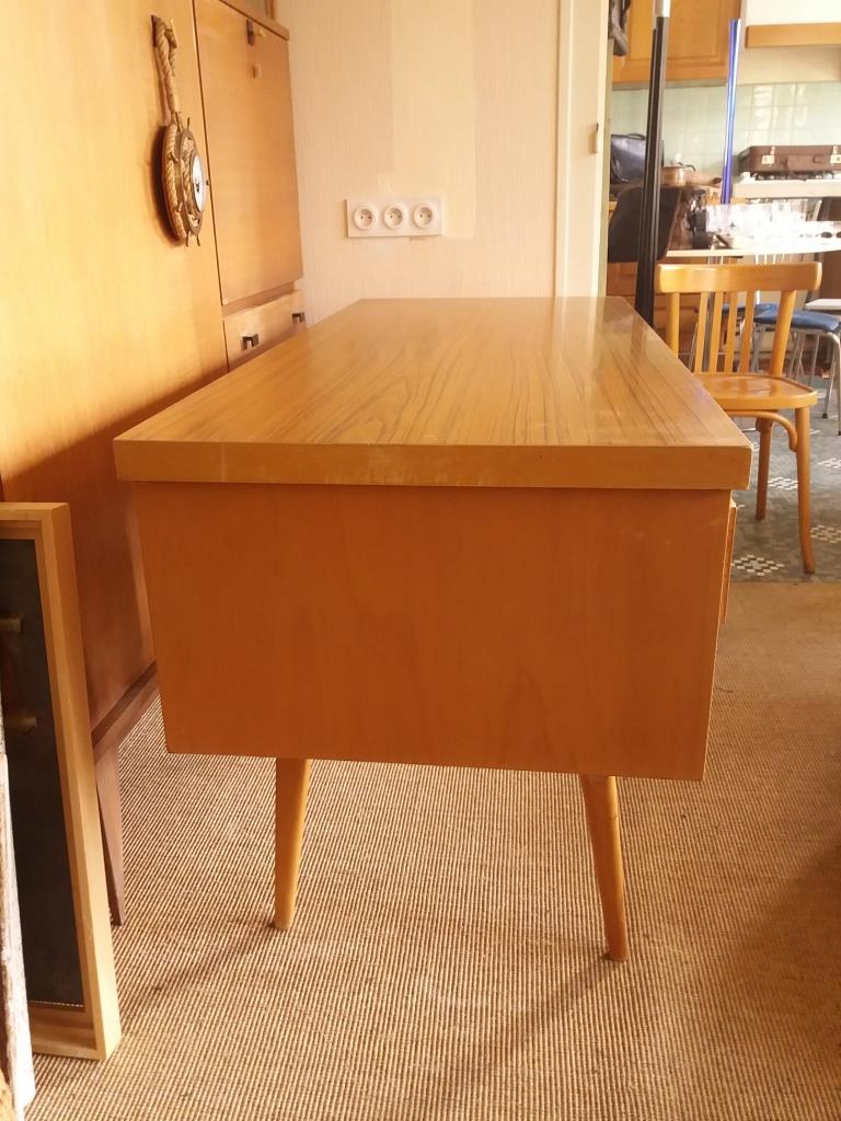 Oak-plated desk and formica 60s/70s