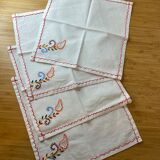 4 embroidered cotton napkins