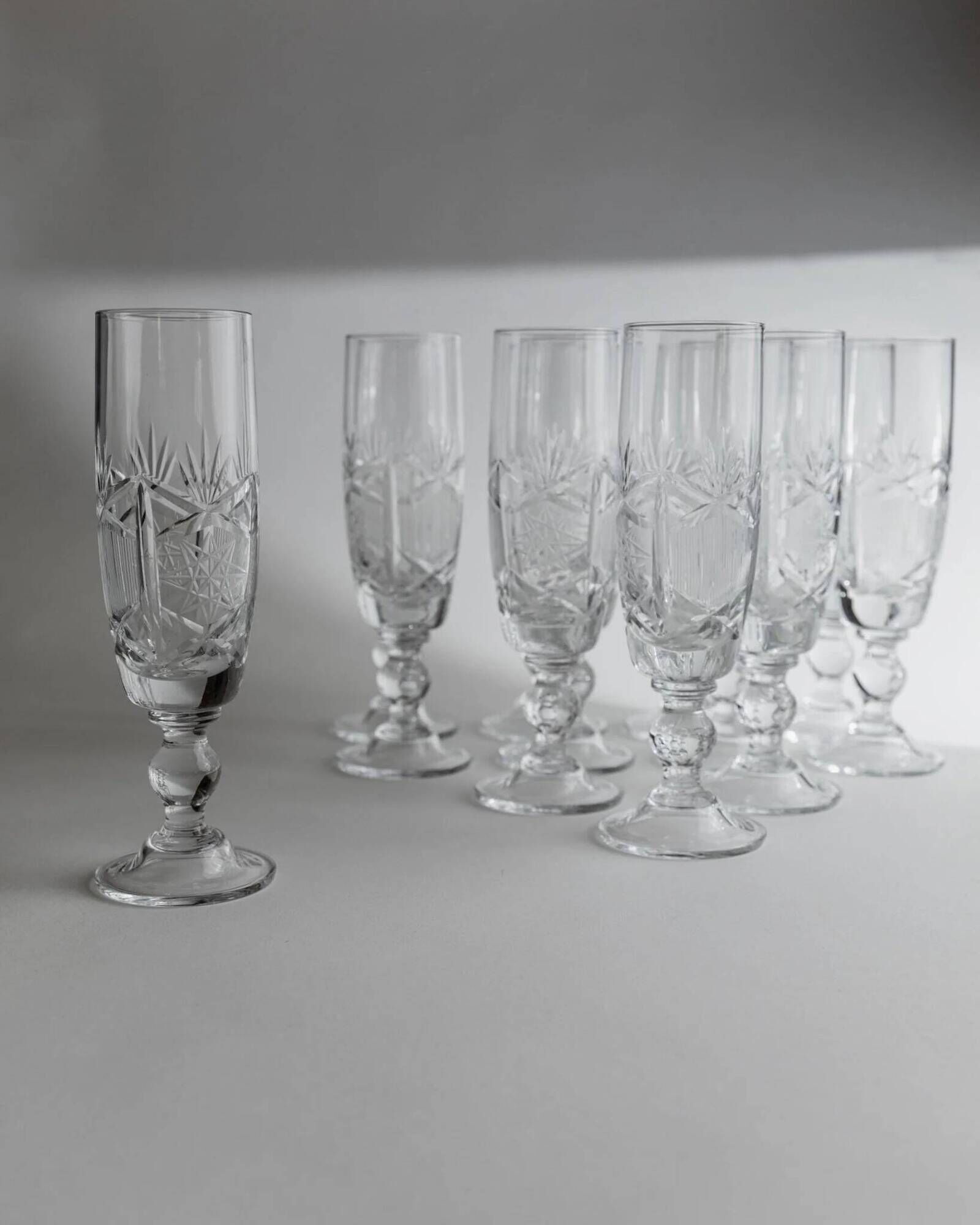 Lot of 12 vintage crystal champagne flutes, Italy 1970s.