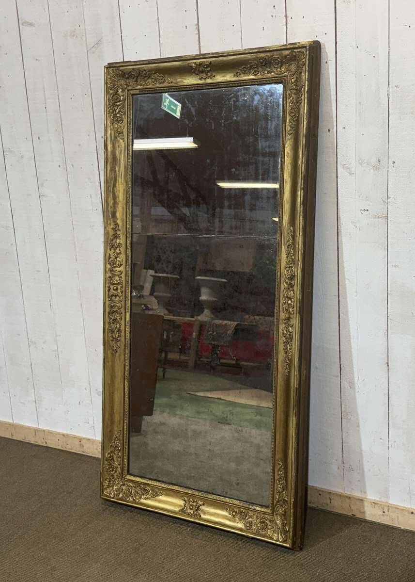 19th-century mirror in gilded wood and plaster.