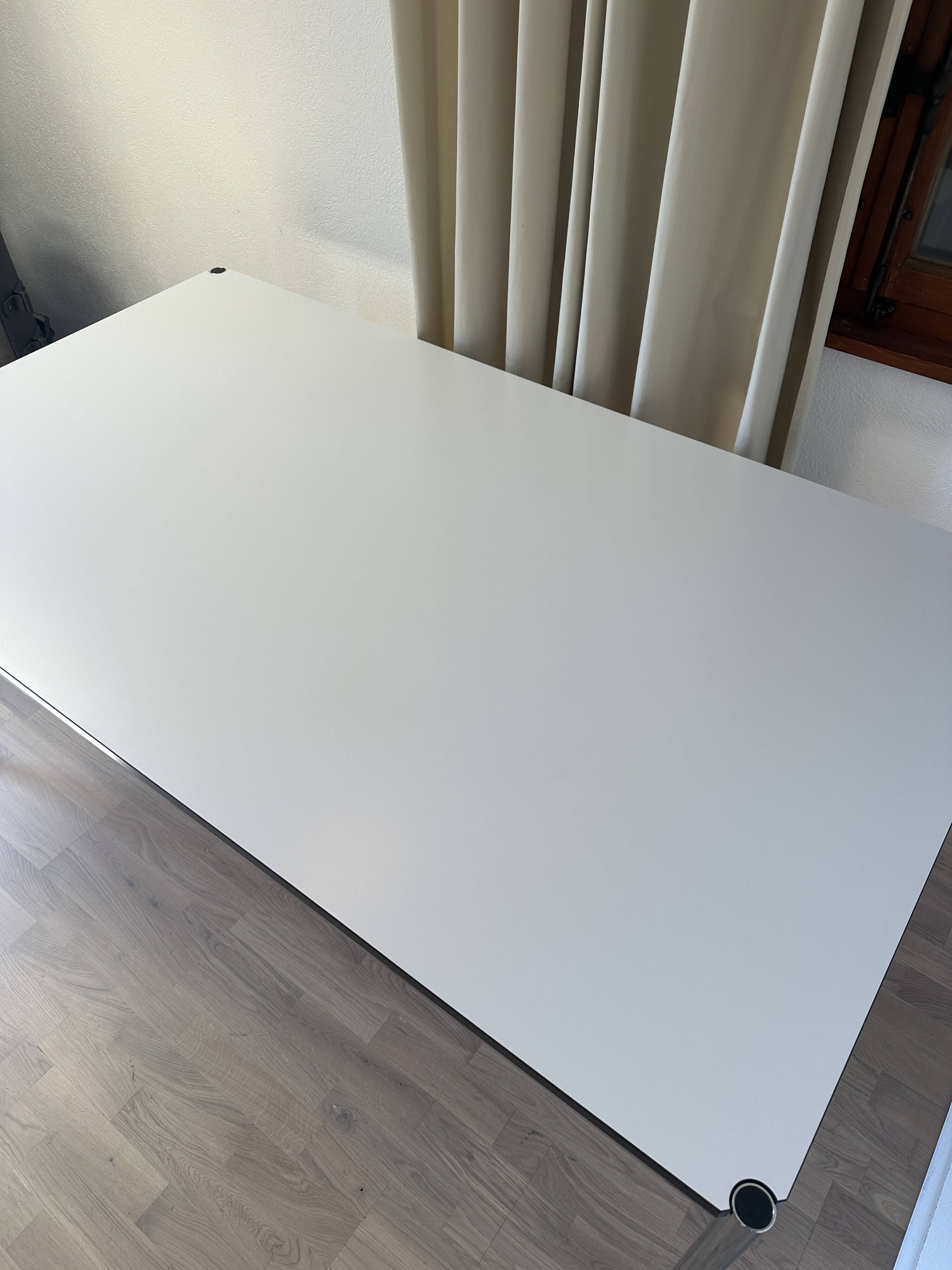 Bureau USM Haller en stratifié gris perle