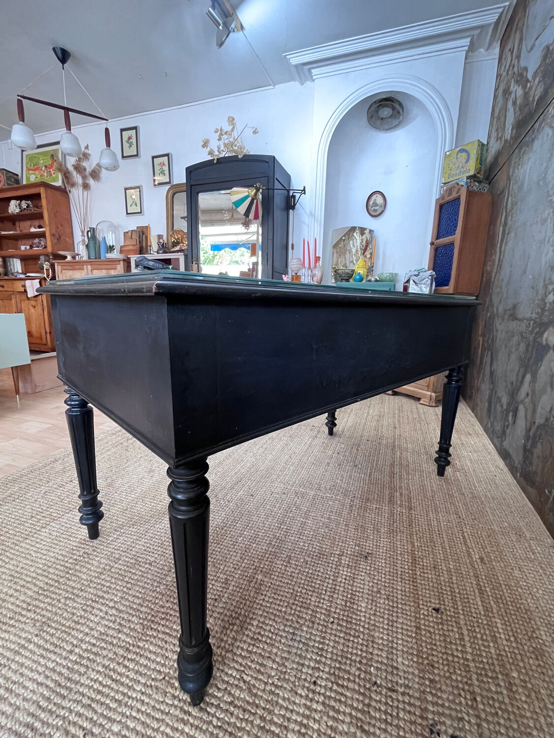 Bureau XIXeme laqué noir et sous main verre biseauté
