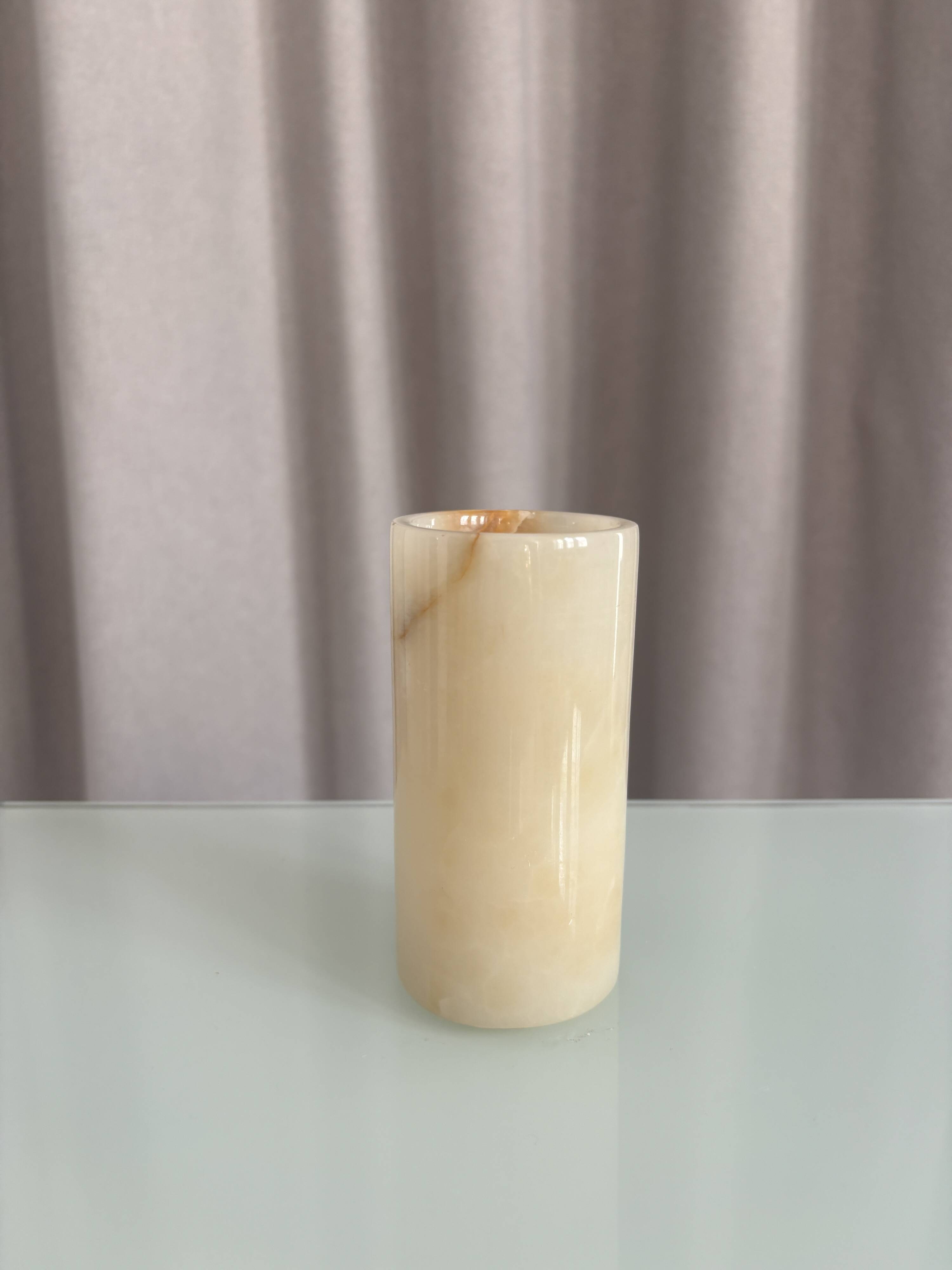 Small vintage cylindrical vase in onyx.