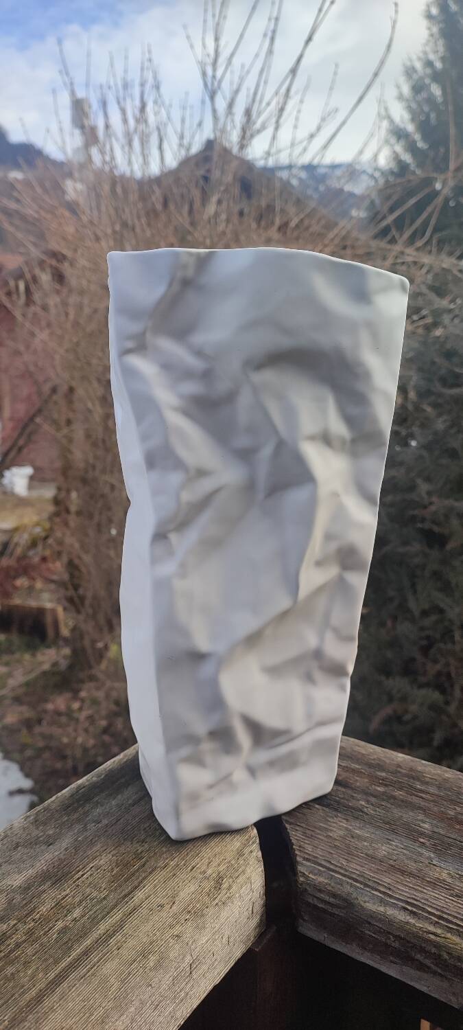 Large vase "Kami" style, matte white with crumpled paper effect.