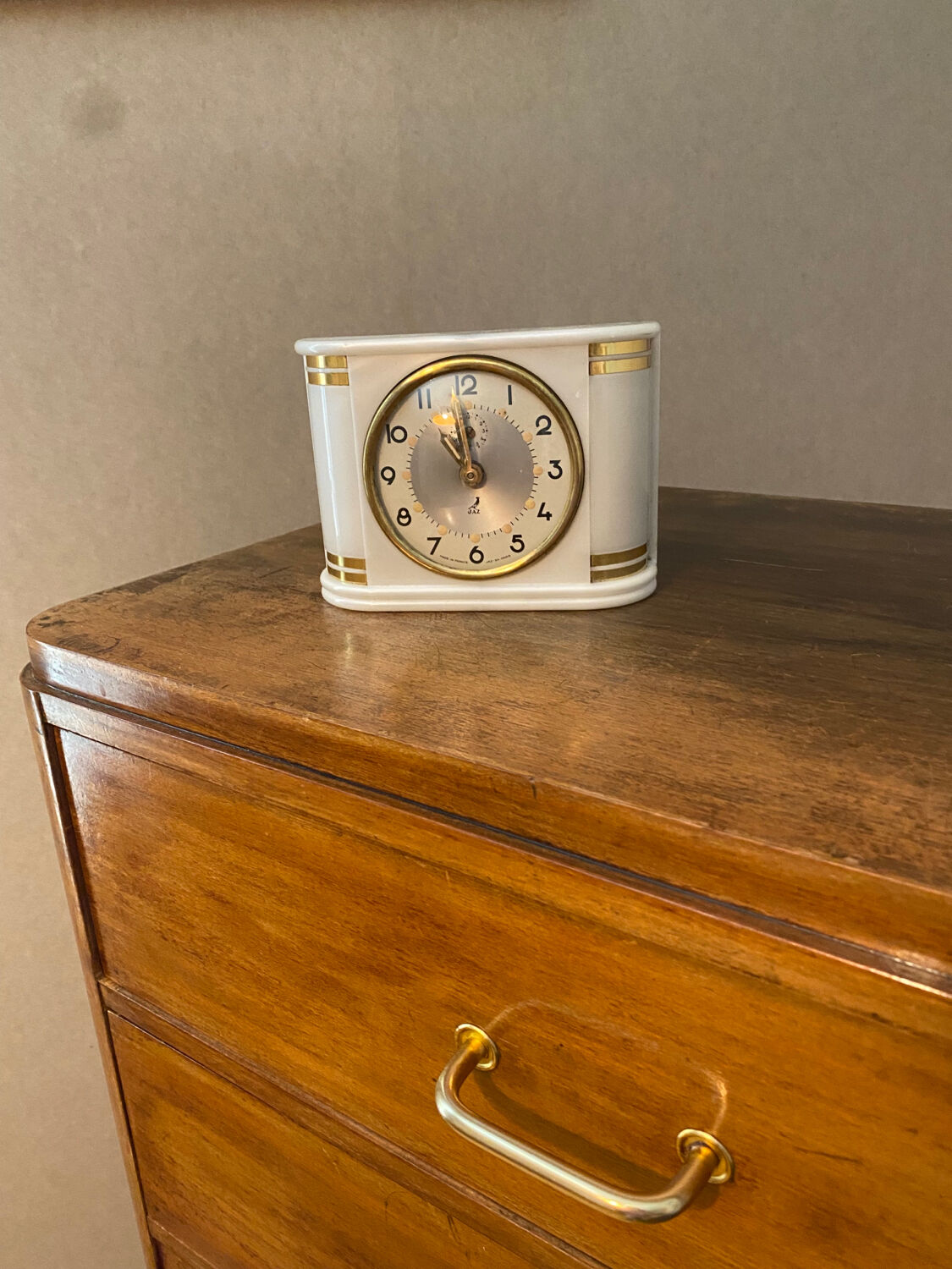 Reveille Jaz Art Deco style, vintage 1960 mechanical clock model Rabic.