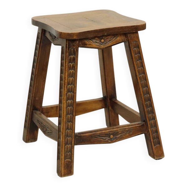 Tabouret vintage sculpté en bois massif au caractère unique — Beyit
