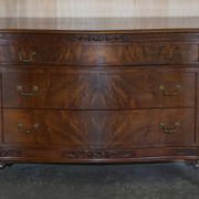 Commode Victorienne Tardive en Bois Dur Pieds Griffe et Boule