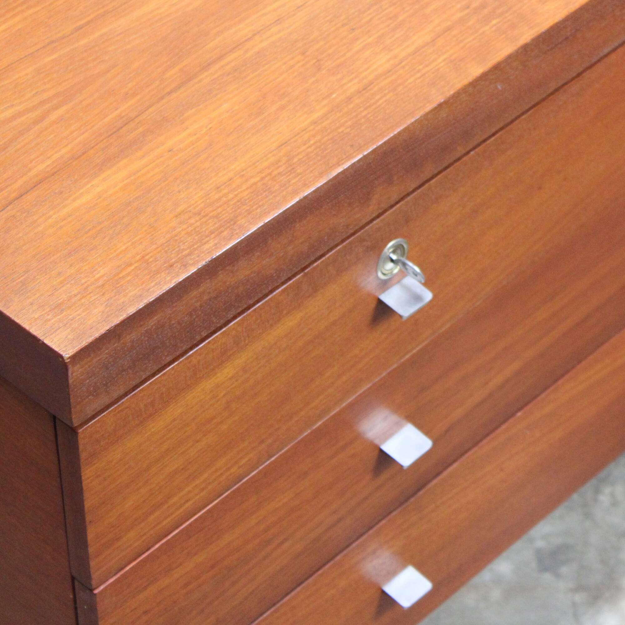 Bureau "Ministre" par Pierre Guariche pour Meurop 1961