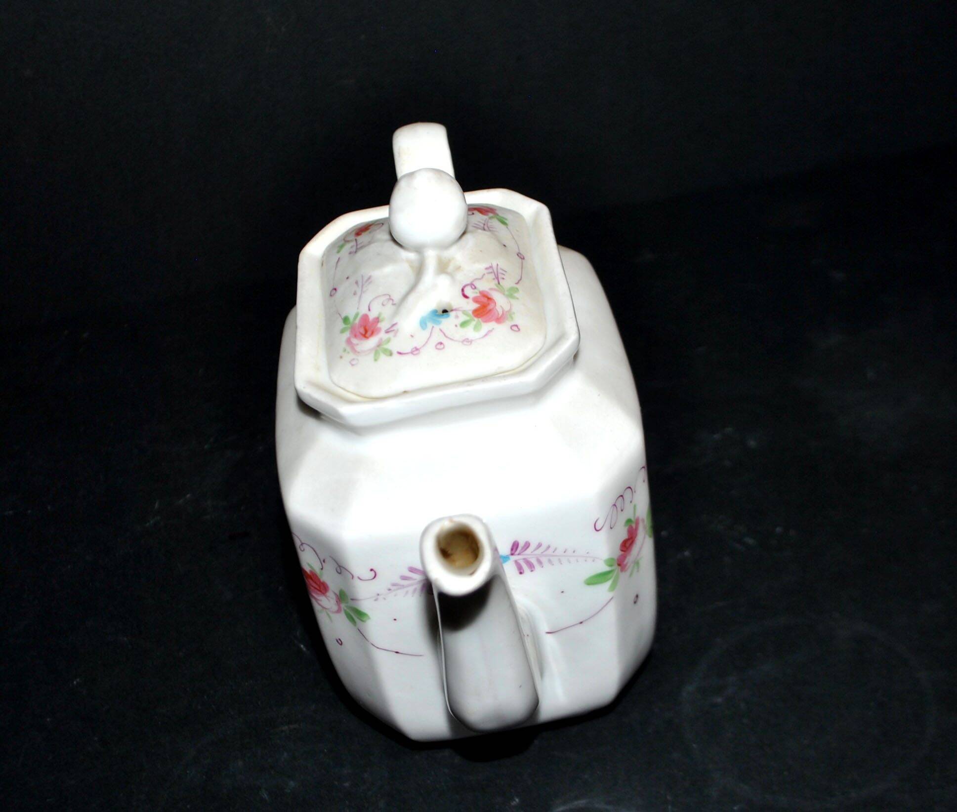 Old Paris porcelain herbal tea pot – hand-painted polychrome decoration, 19th century