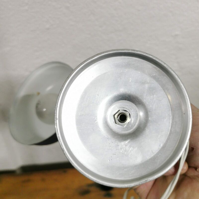 Articulated desk lamp