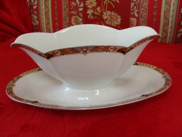 Tirschenreuth porcelain sauceboat