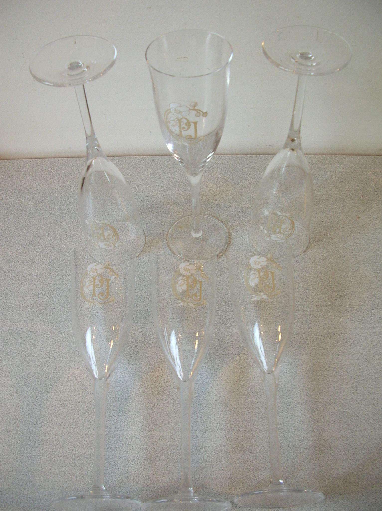 Service 6 flutes in champagne Perrier Jouët floral decoration tableware deco party