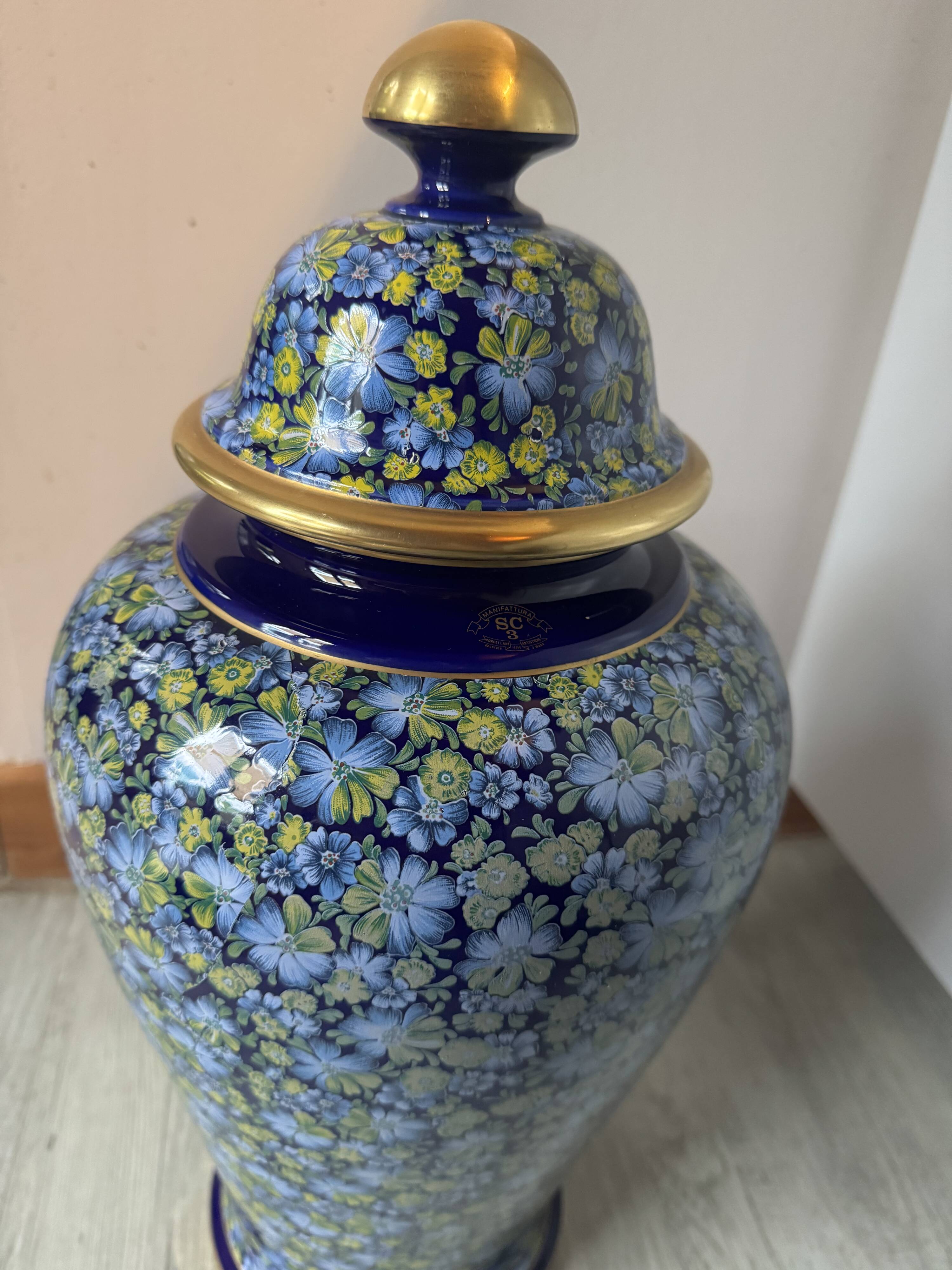 Large Italian porcelain vase