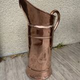 Broc ancien en cuivre rose