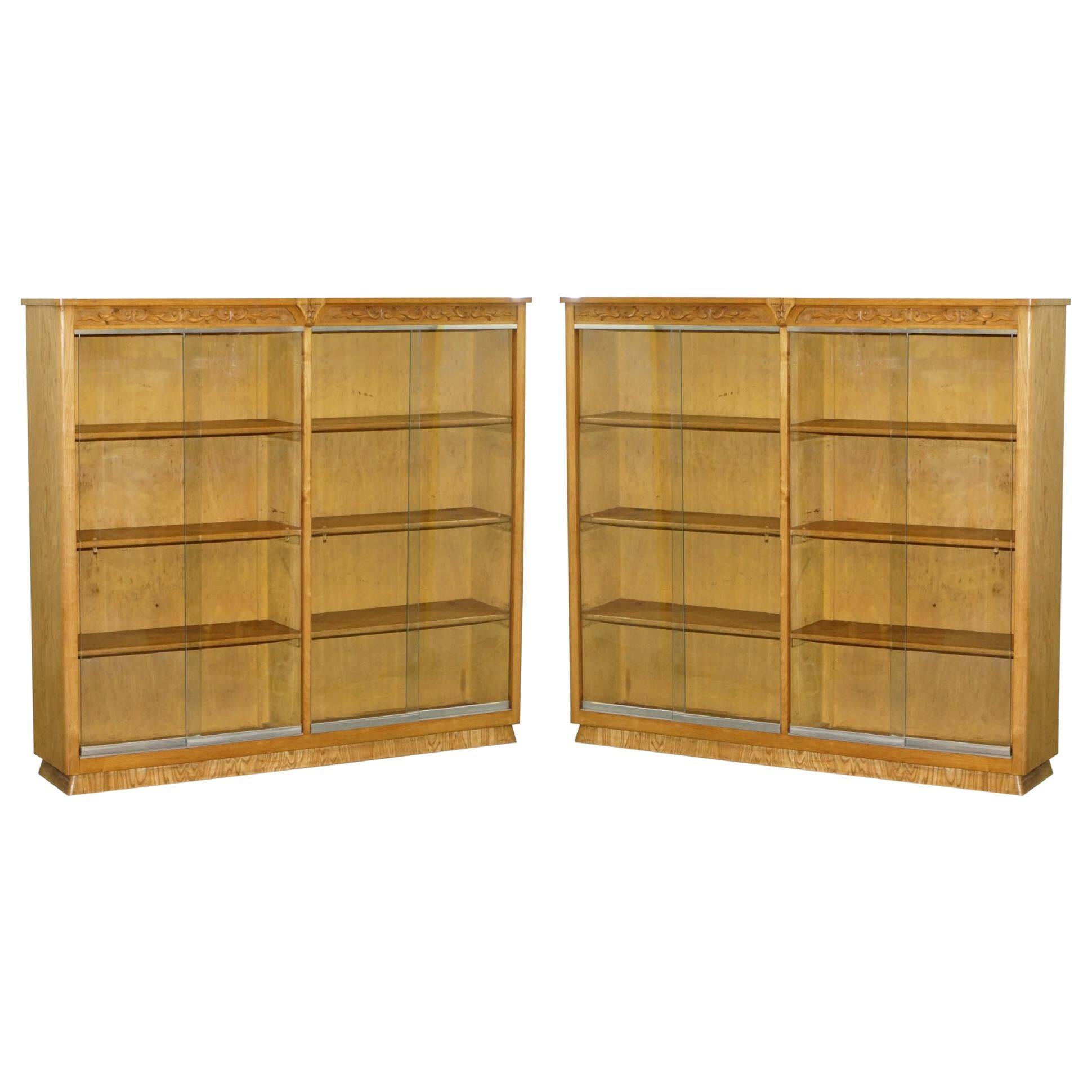 Paire de bibliothèques de bureau en chêne avec portes vitrées