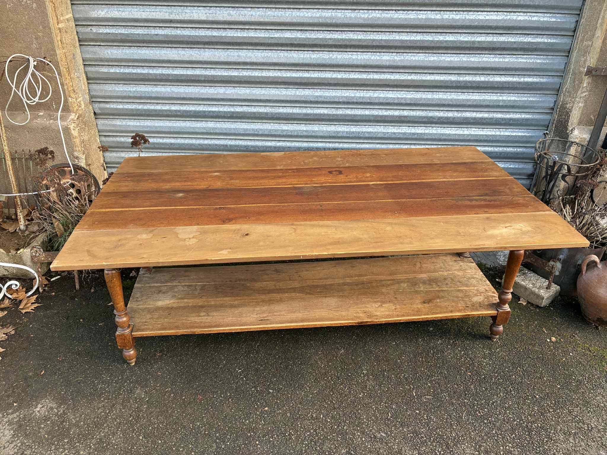 Tailor's table / cloth merchant's table