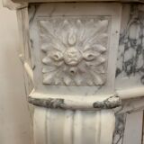 Cheminée de style Louis XVI en marbre blanc veiné de carrare XIXème siècle