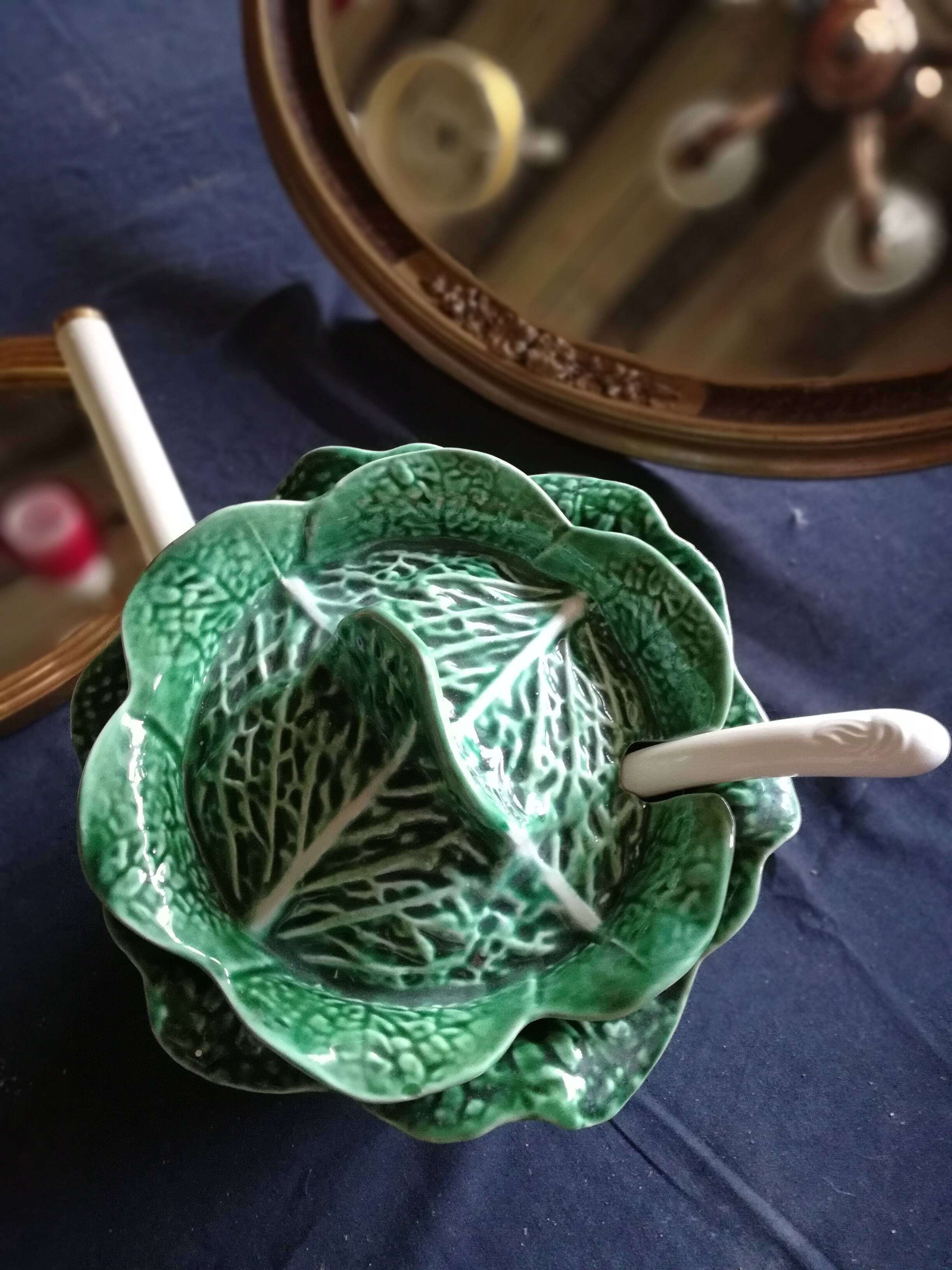 Cabbage-shaped soup pot