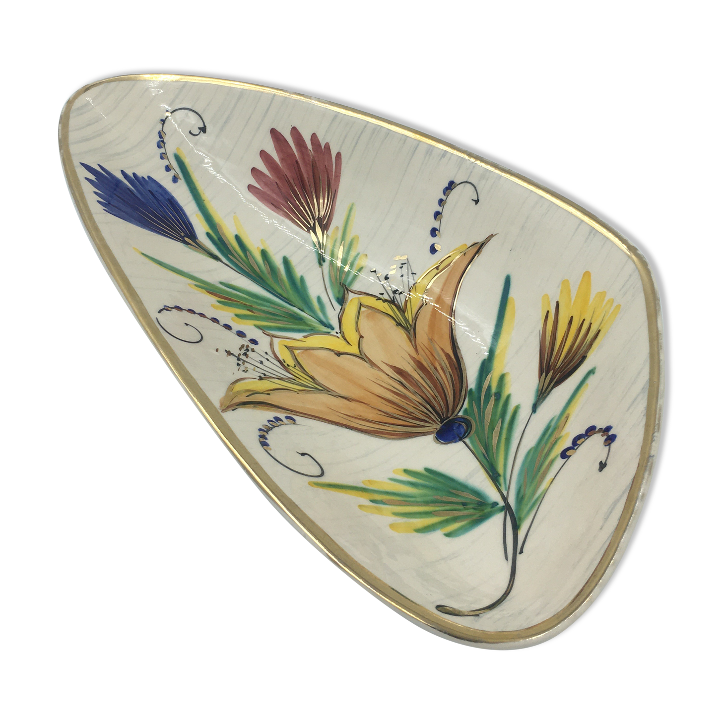 Triangular ceramic fruit basket