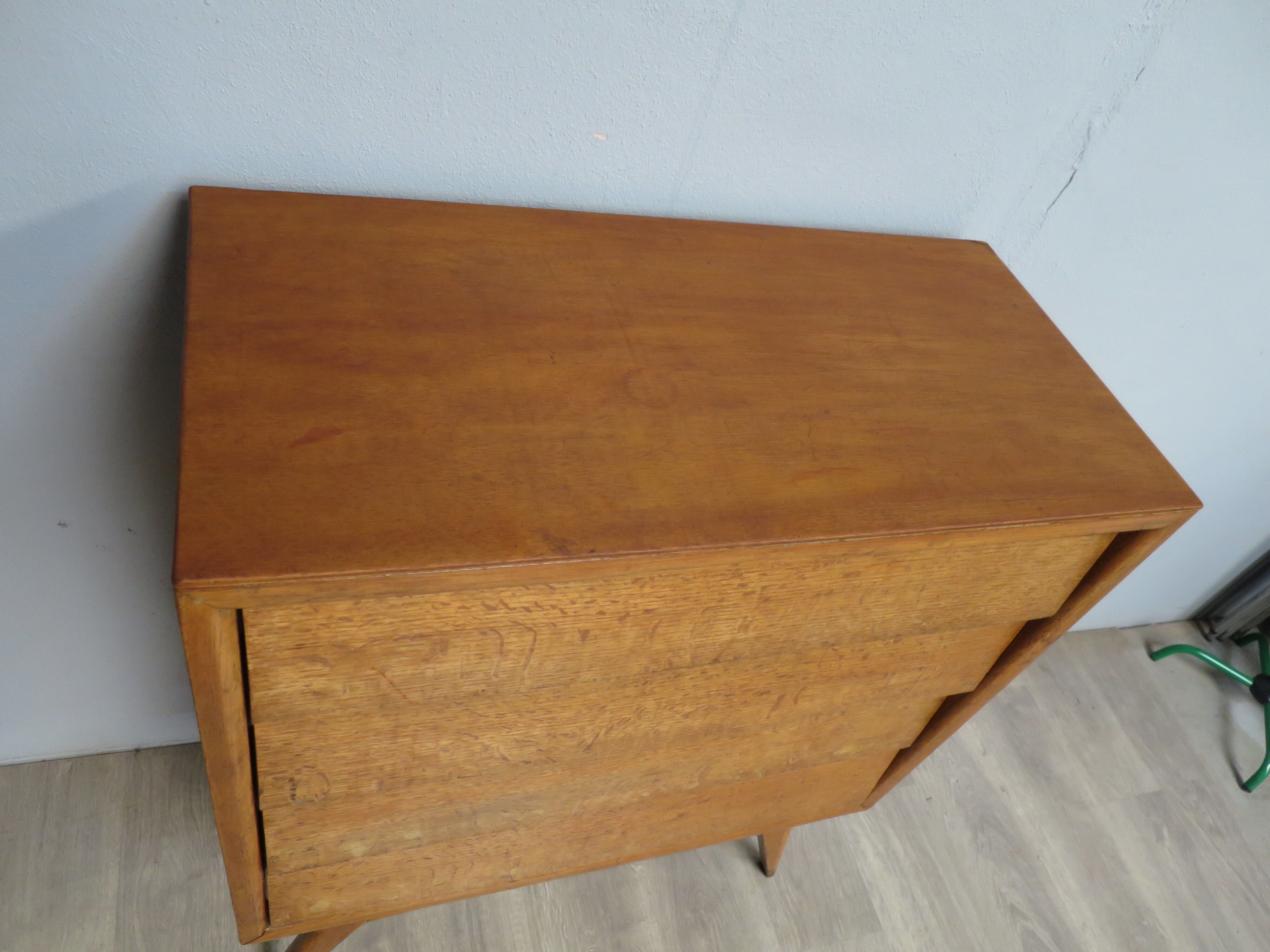 Commode vintage chêne pieds compas