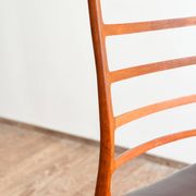 Chaise modèle 82 « Ambassade » en teck massif par Niels O. Møller, Danemark