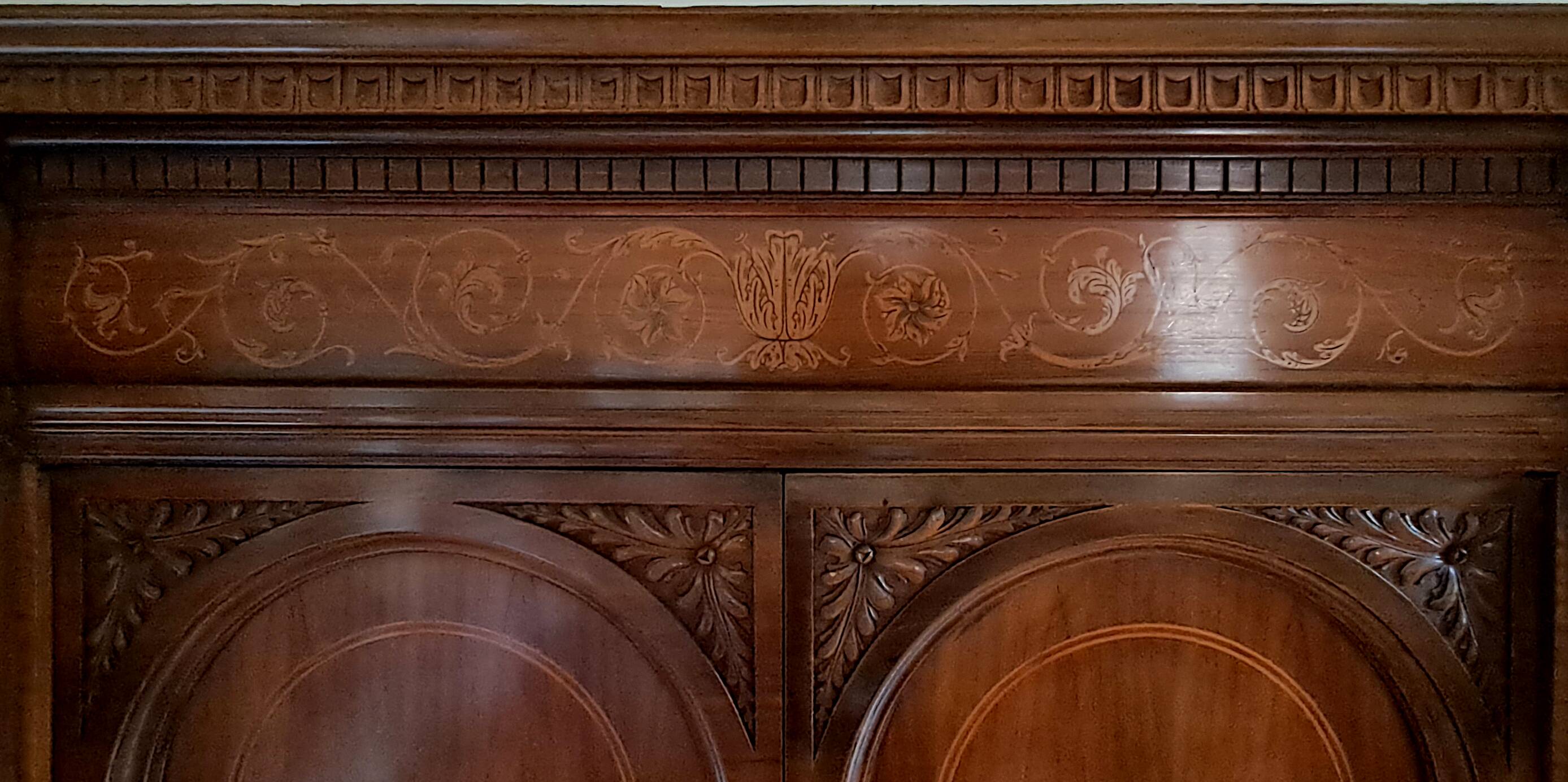 Wardrobe - neo-Renaissance in carved solid wood - possible lot sale