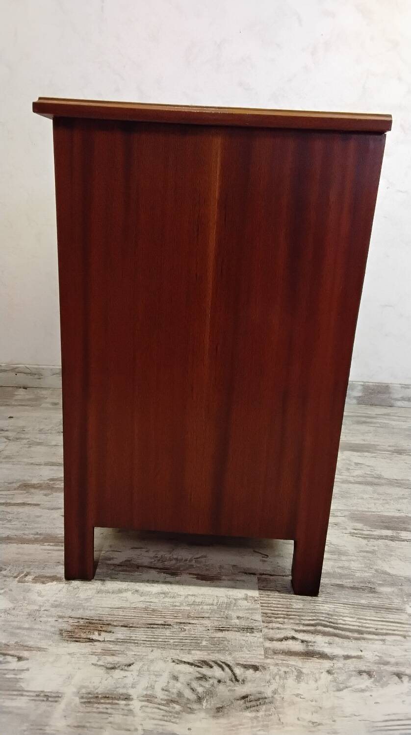 Wooden chest of drawers