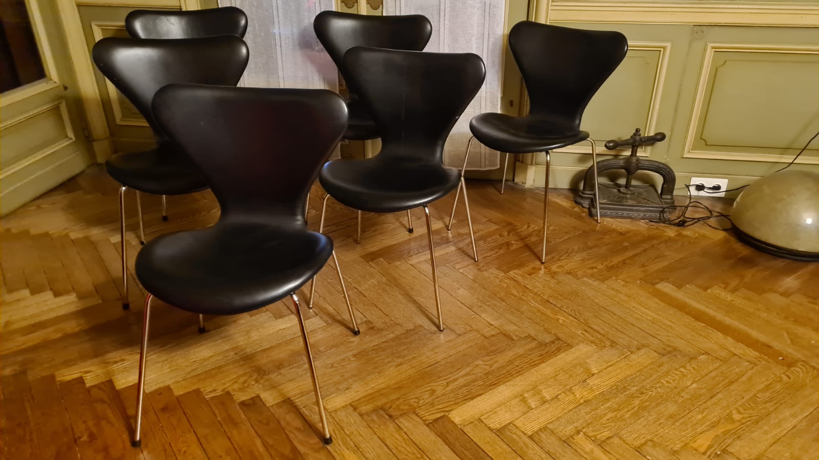 Arne Jacobsen: set of 6 chairs "Seven" model 3107