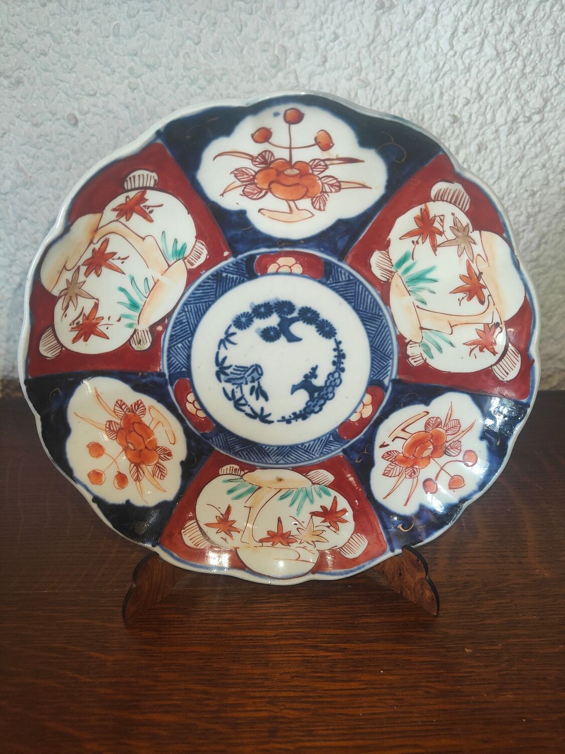Pretty earthenware plate Imari Japanese old