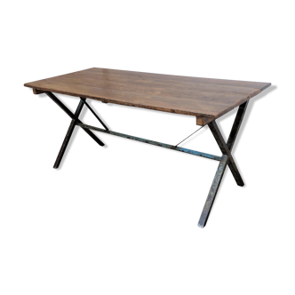 Table à pieds croisées industrielle