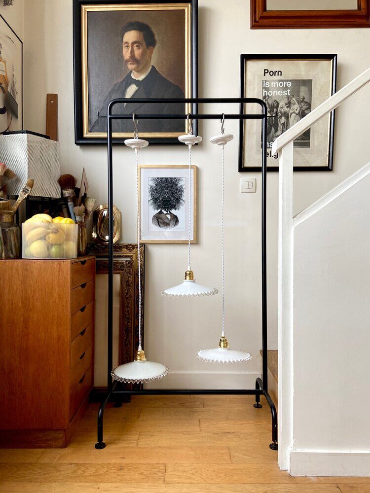 White glass hanging lamp