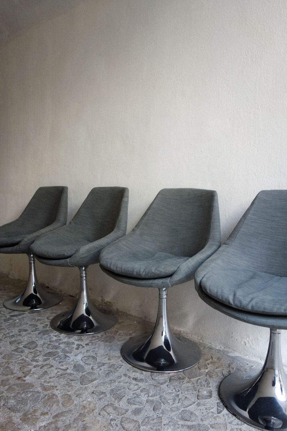 4 Space Age seventies dining tulip chairs