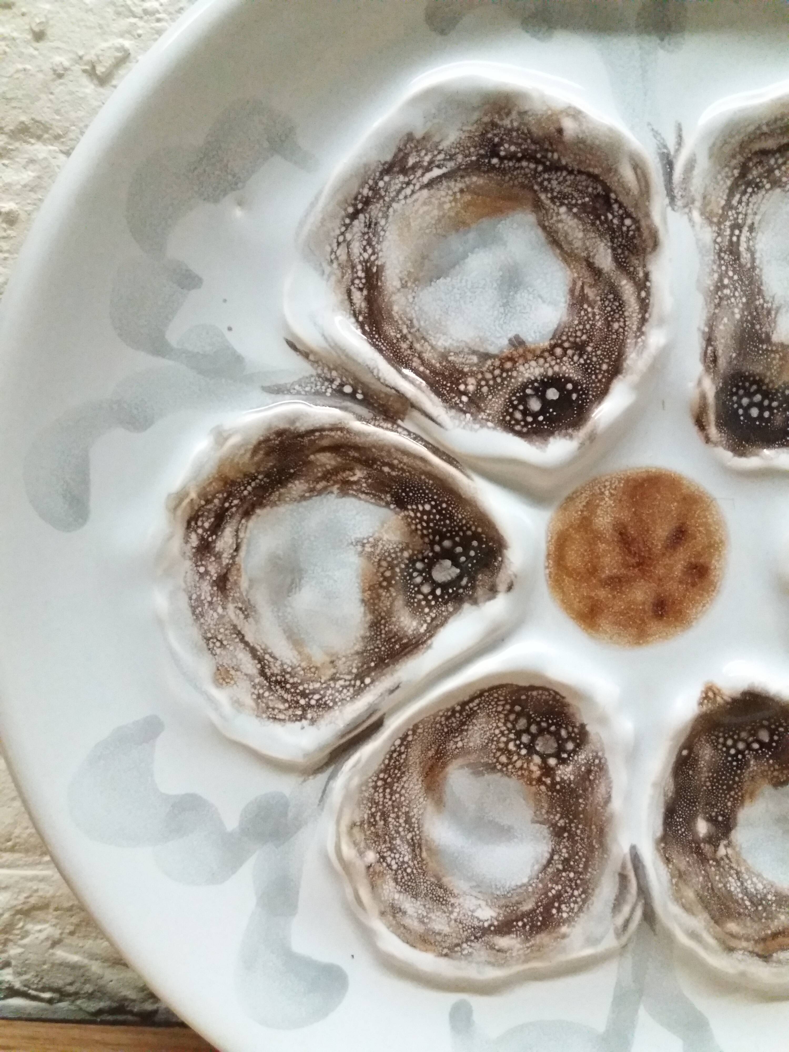 Set of 8 St Amand oyster plates