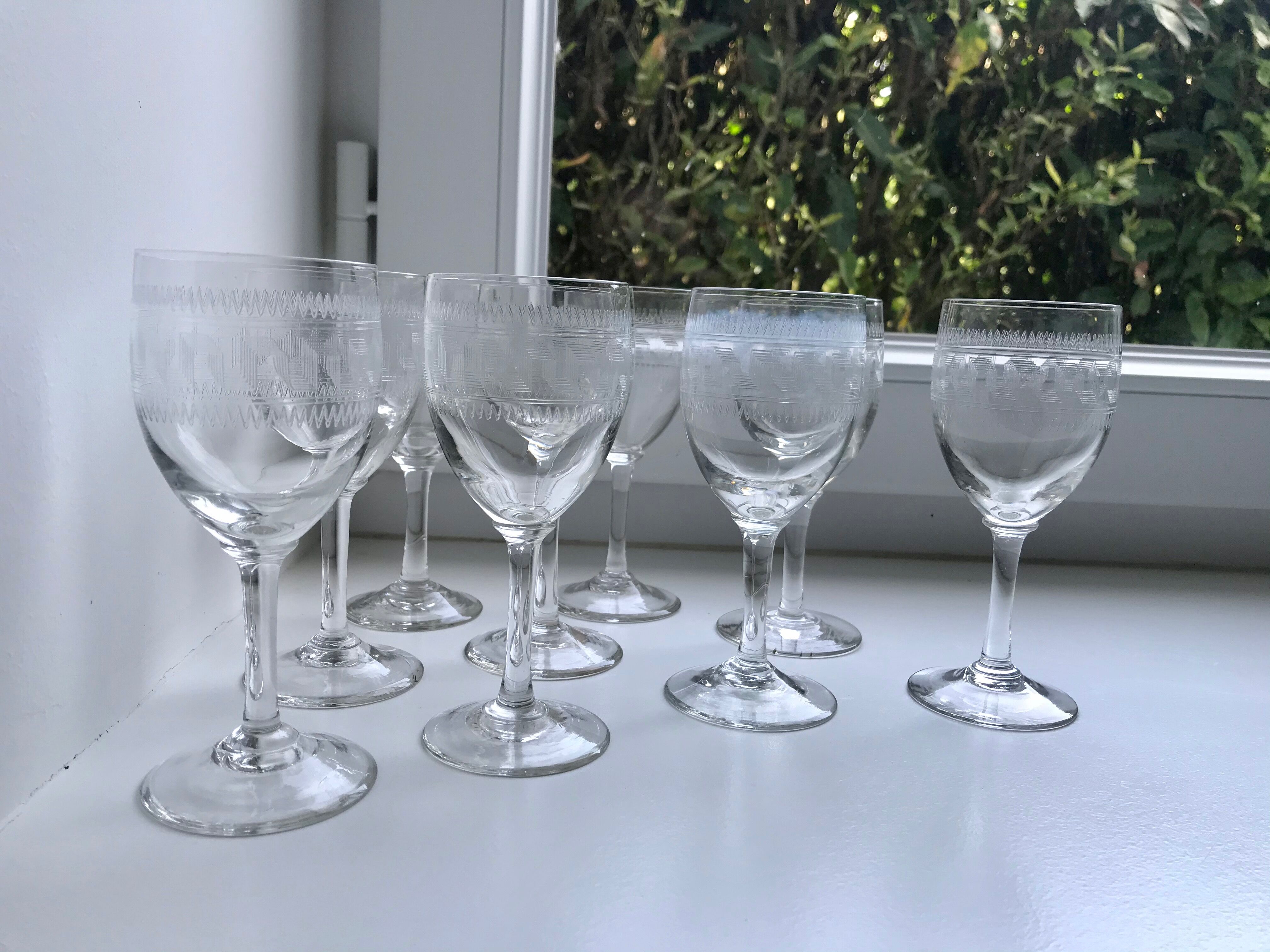 Lot de 9 verres à vin en cristal gravé années 40-50