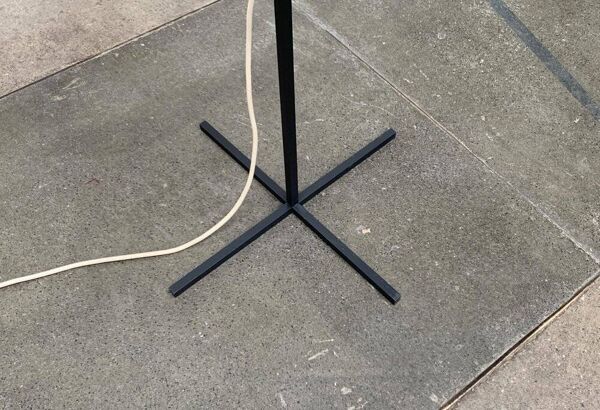 Lampadaire minimaliste allemand du milieu du siècle de Kaiser Idell / Kaiser Leuchten, années 1960