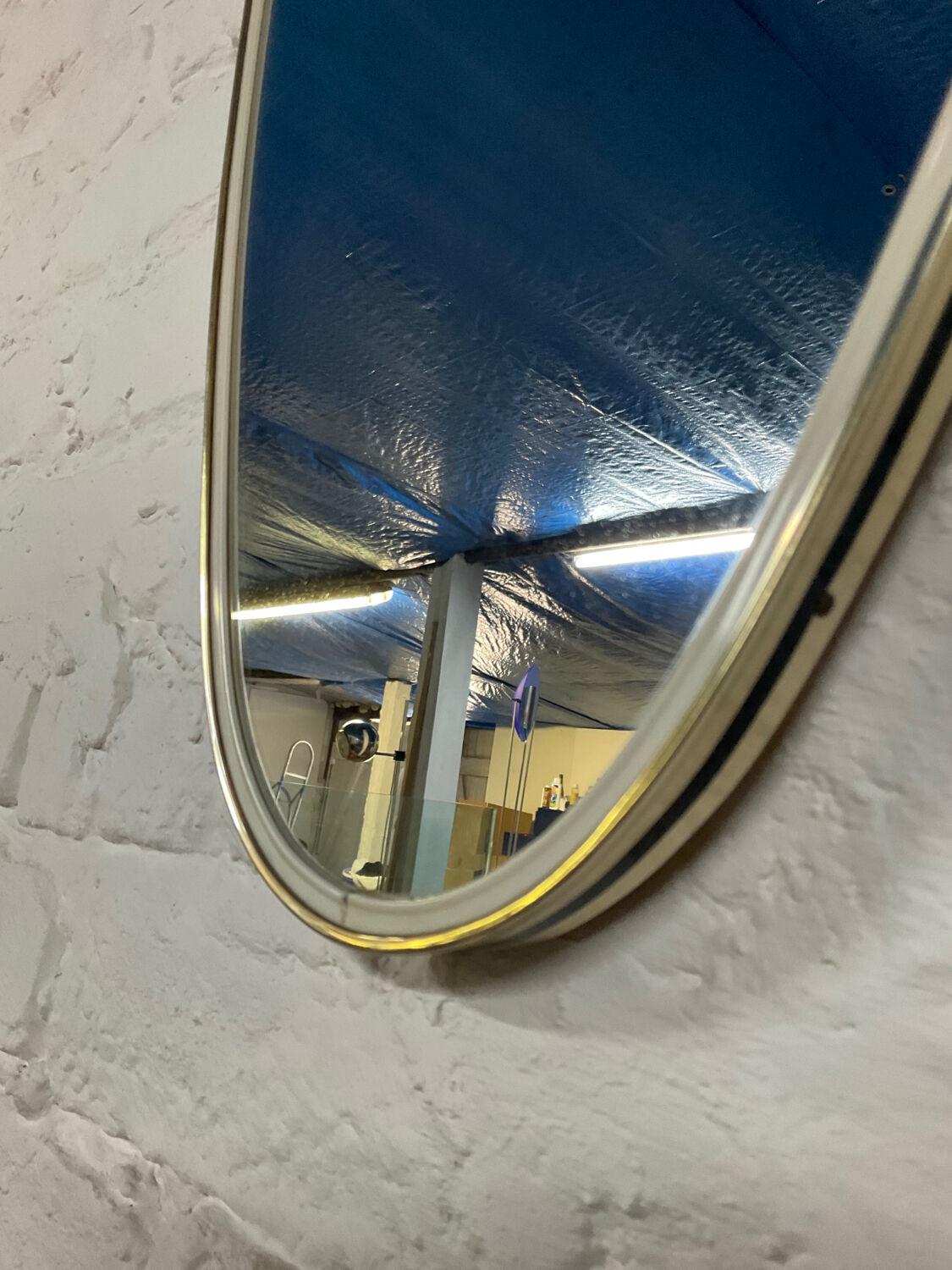 Asymmetrical free-form mirror from the 60s-70s