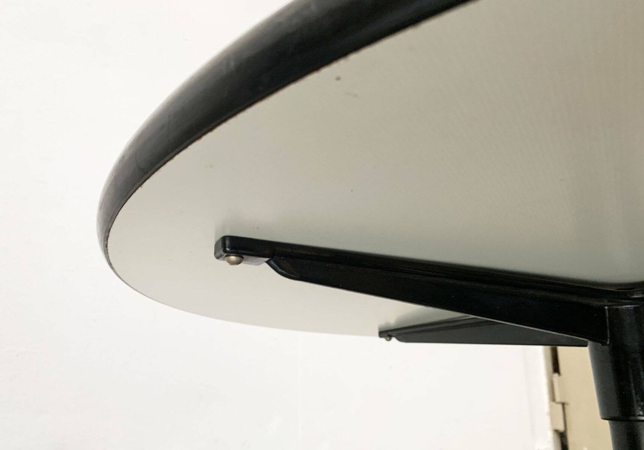 Table d'appoint du milieu du siècle par Charles & Ray Eames pour Herman Miller, années 1960