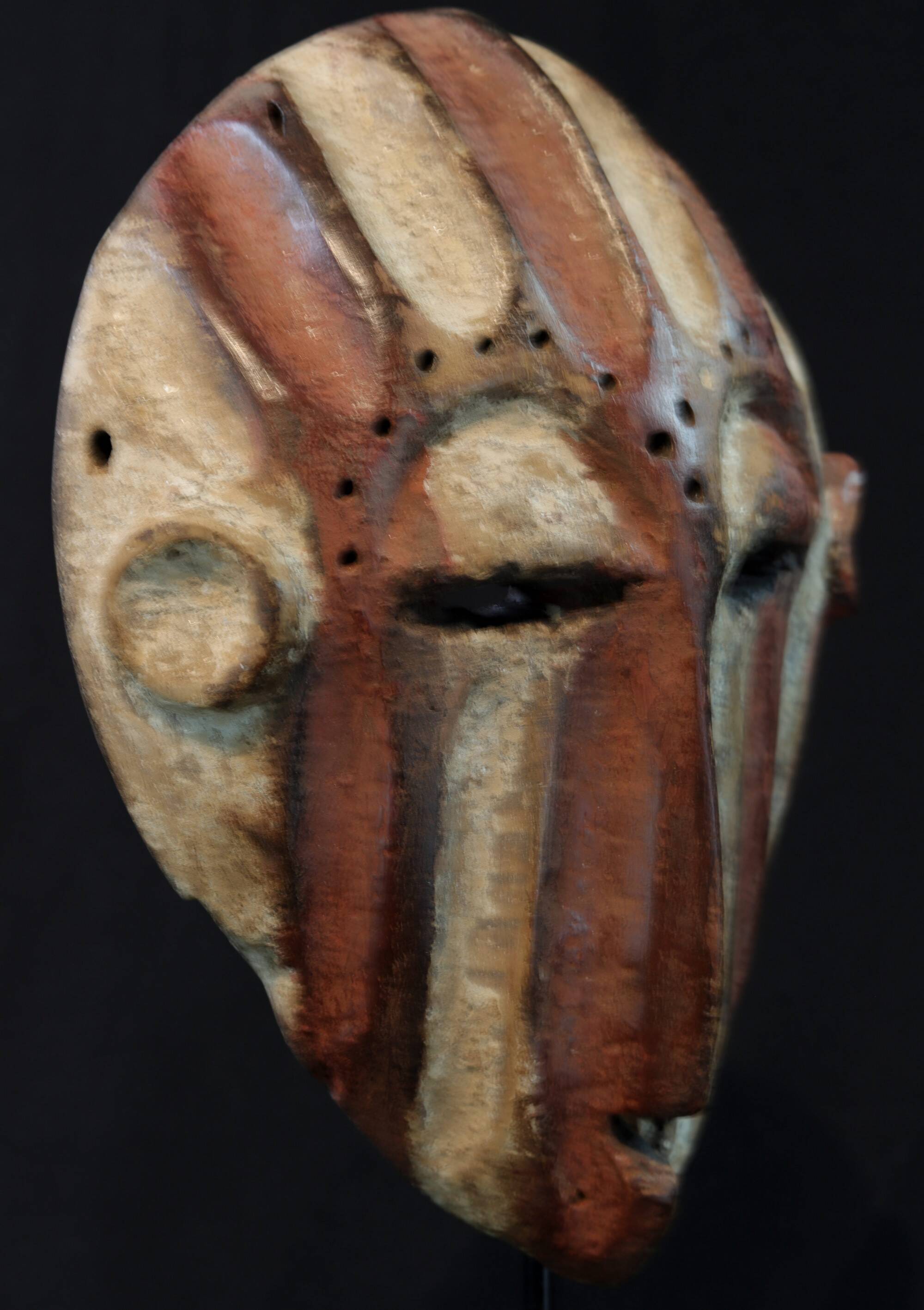 African Tribal Art - Kela Yela Mask DRC - 24.5 Cms