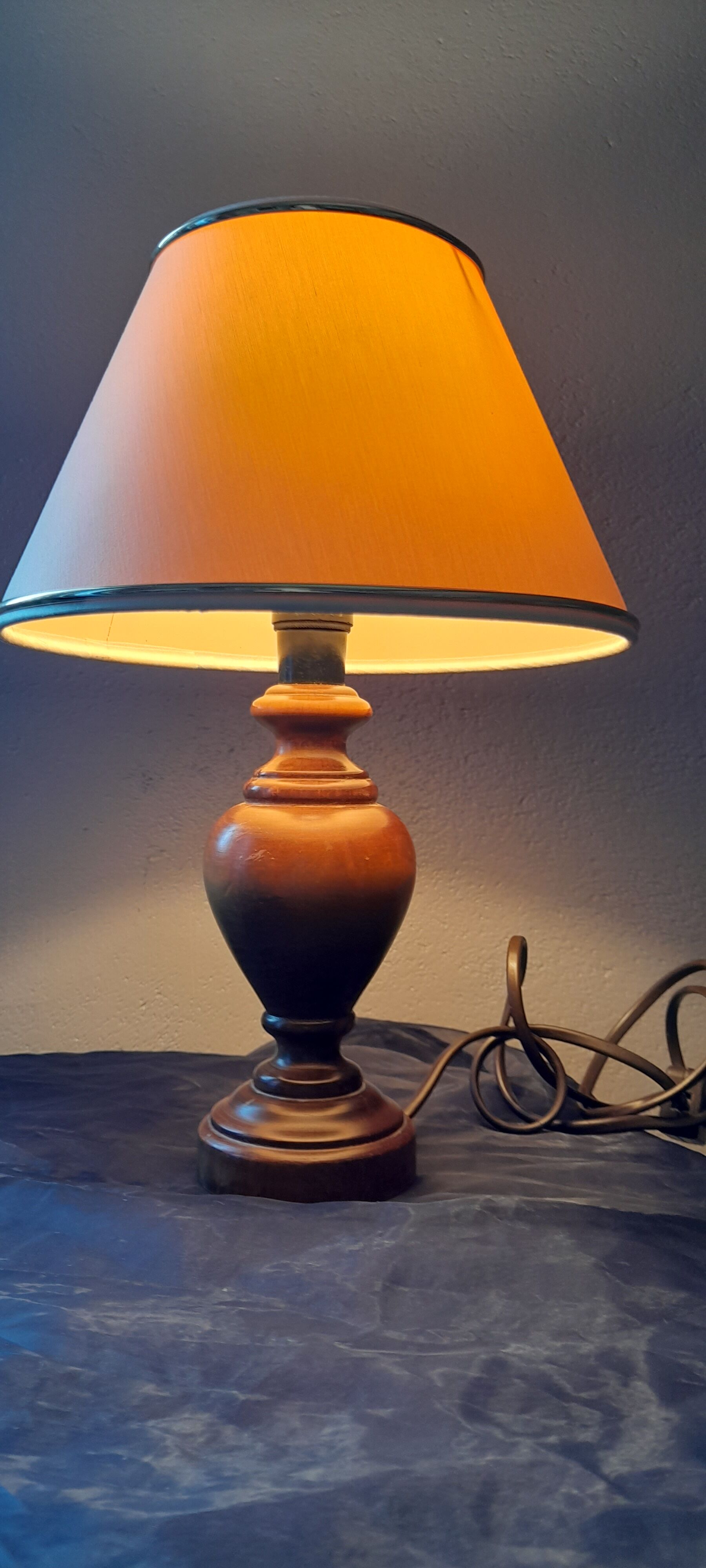 Small table lamp foot turned wood, unbleached lampshade - vintage