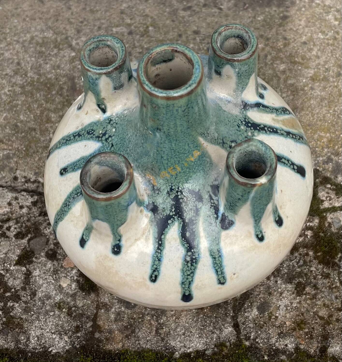 Terracotta vase soliflore