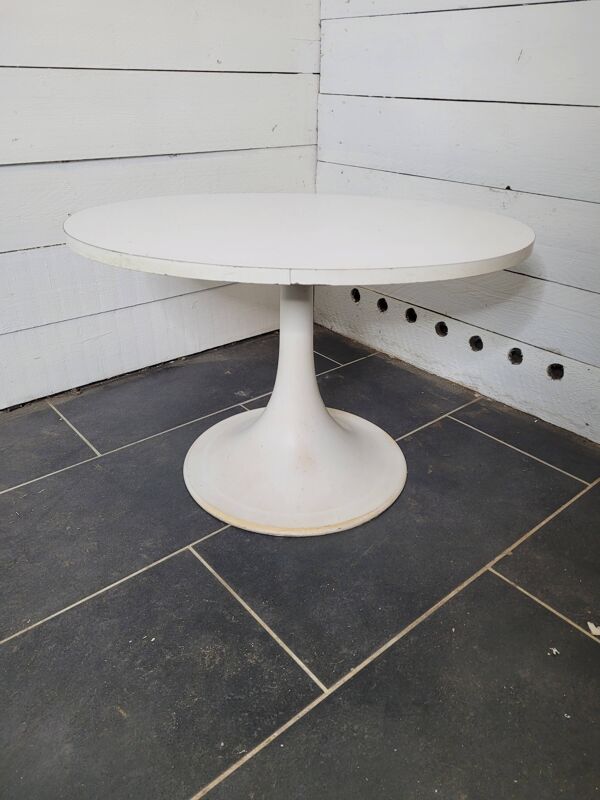 Table basse ovale vintage pied tulipe des années 70