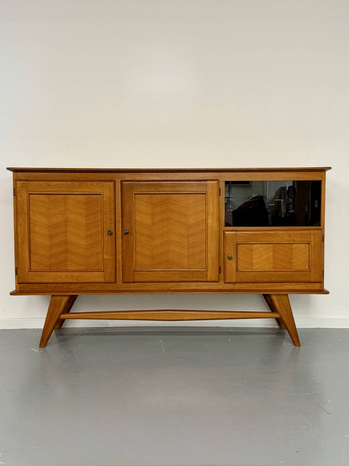 Vintage French modernist sideboard in oak, 1950s design.