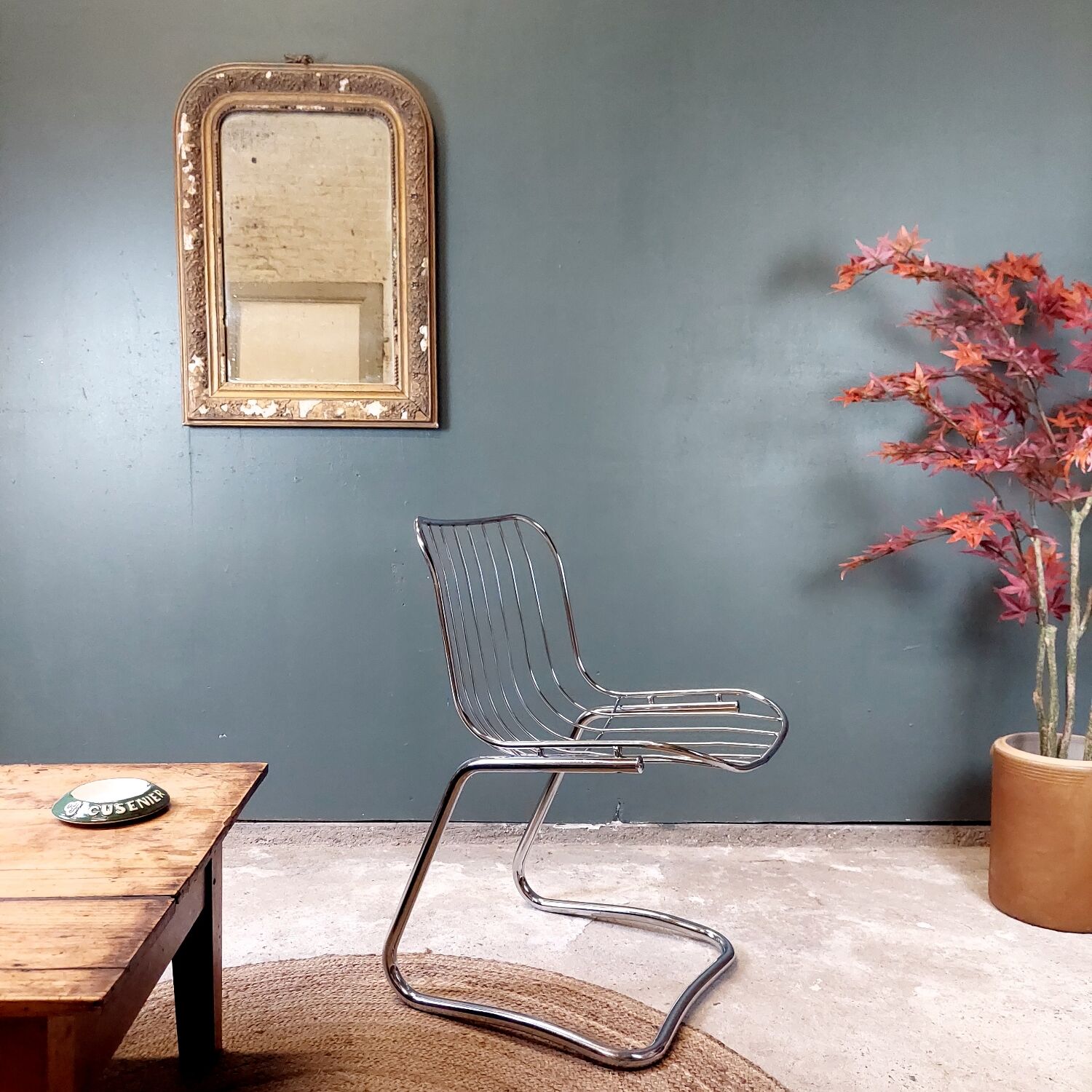 Metal wired chair