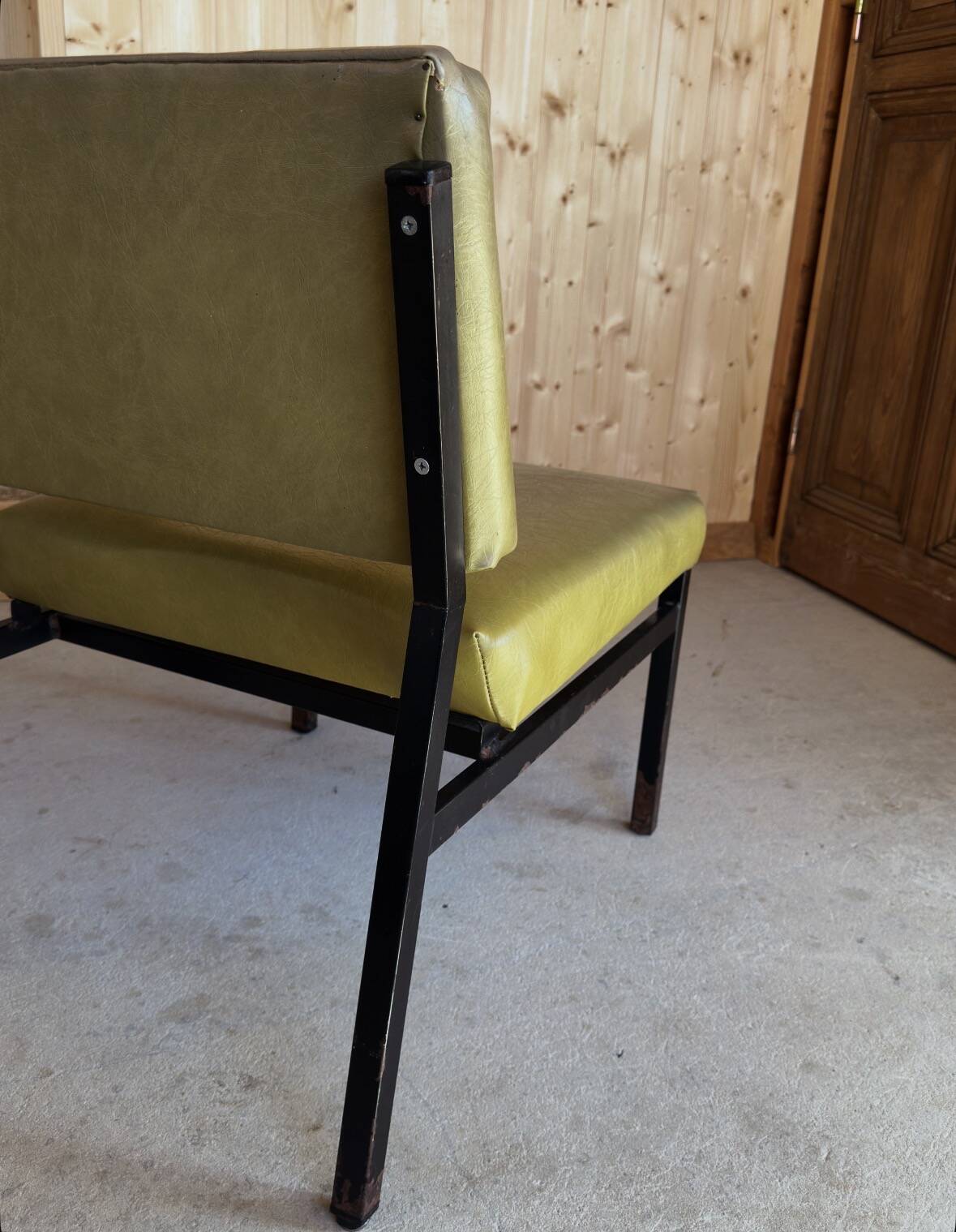 Chauffeuse vintage kaki – années 70
