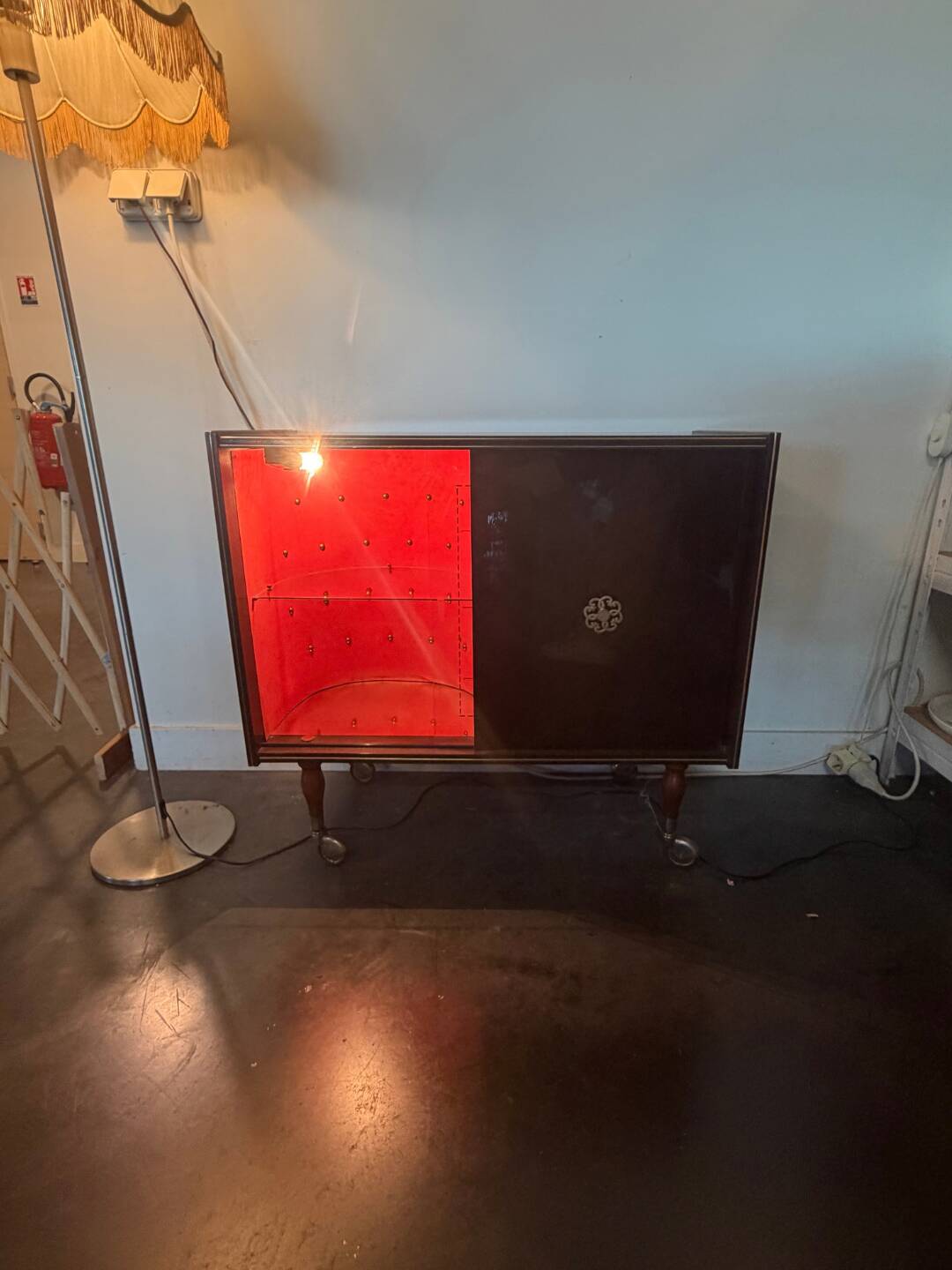 Large vintage bar cabinet from the 50s/60s – illuminated, sliding doors, on wheels.