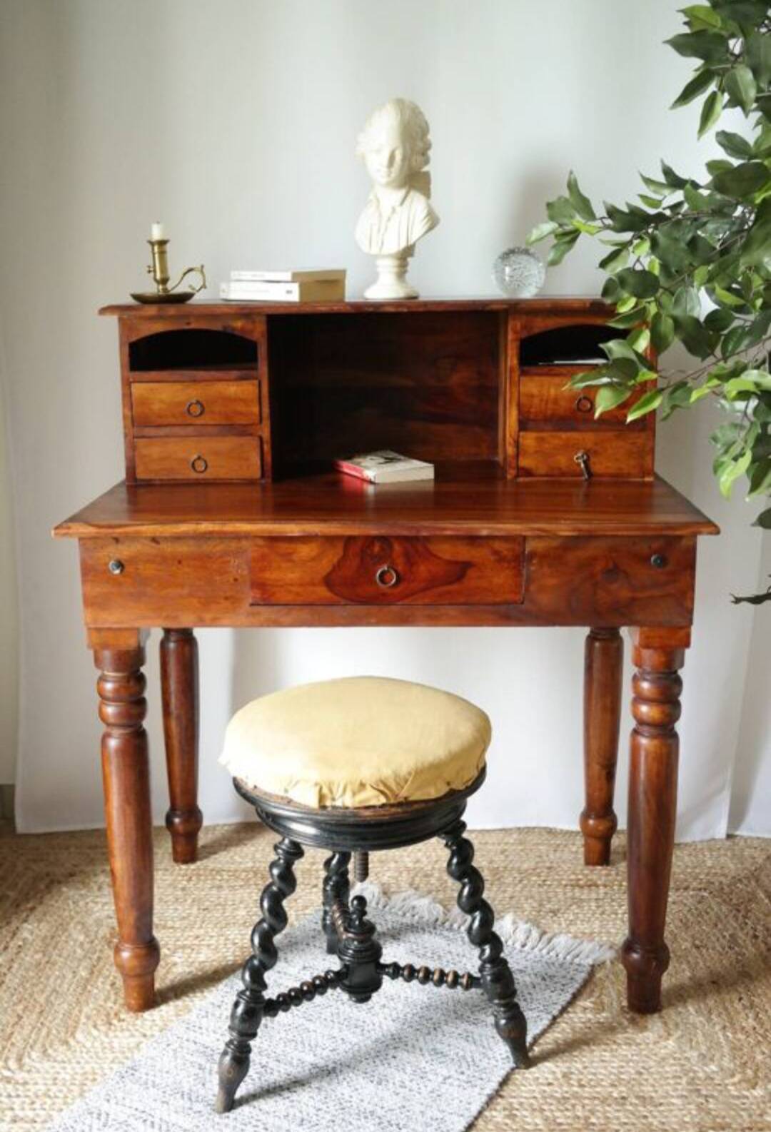 Bureau à gradins en noyer massif