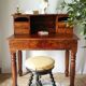 Bureau à gradins en noyer massif